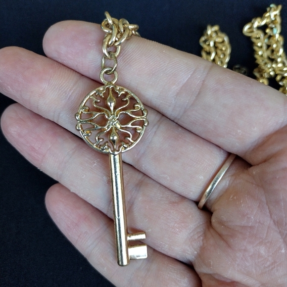 Gold Heart and Key Layered Pendant Necklace - Picture 6 of 12